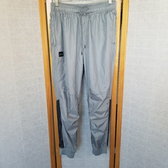UNDER ARMOUR Men’s Taper Jogger Wind Pants Lined Size Large Unstoppable Wind - Picture 1 of 9